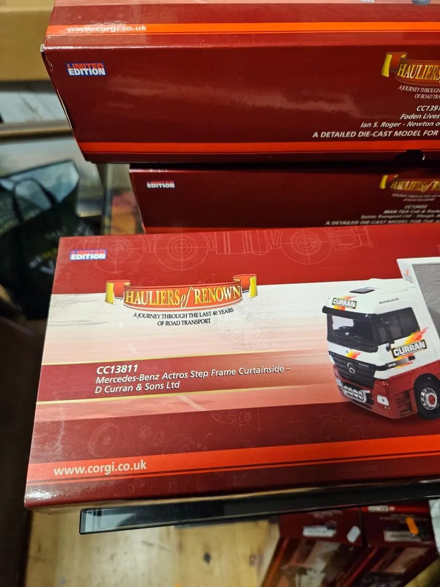 Corgi Mercedes Tractor Unit and Trailer 1.50 - Image 2