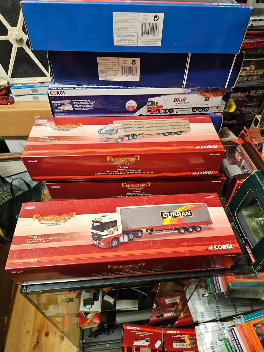 Corgi Mercedes Tractor Unit and Trailer 1.50 - Image 1