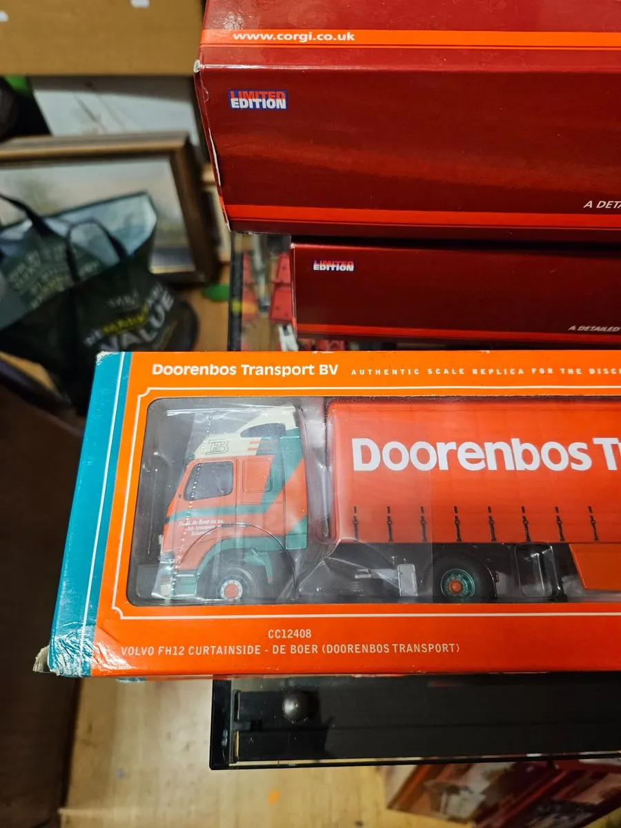Corgi Volvo Tractor Unit and Trailer 1.50 - Image 2