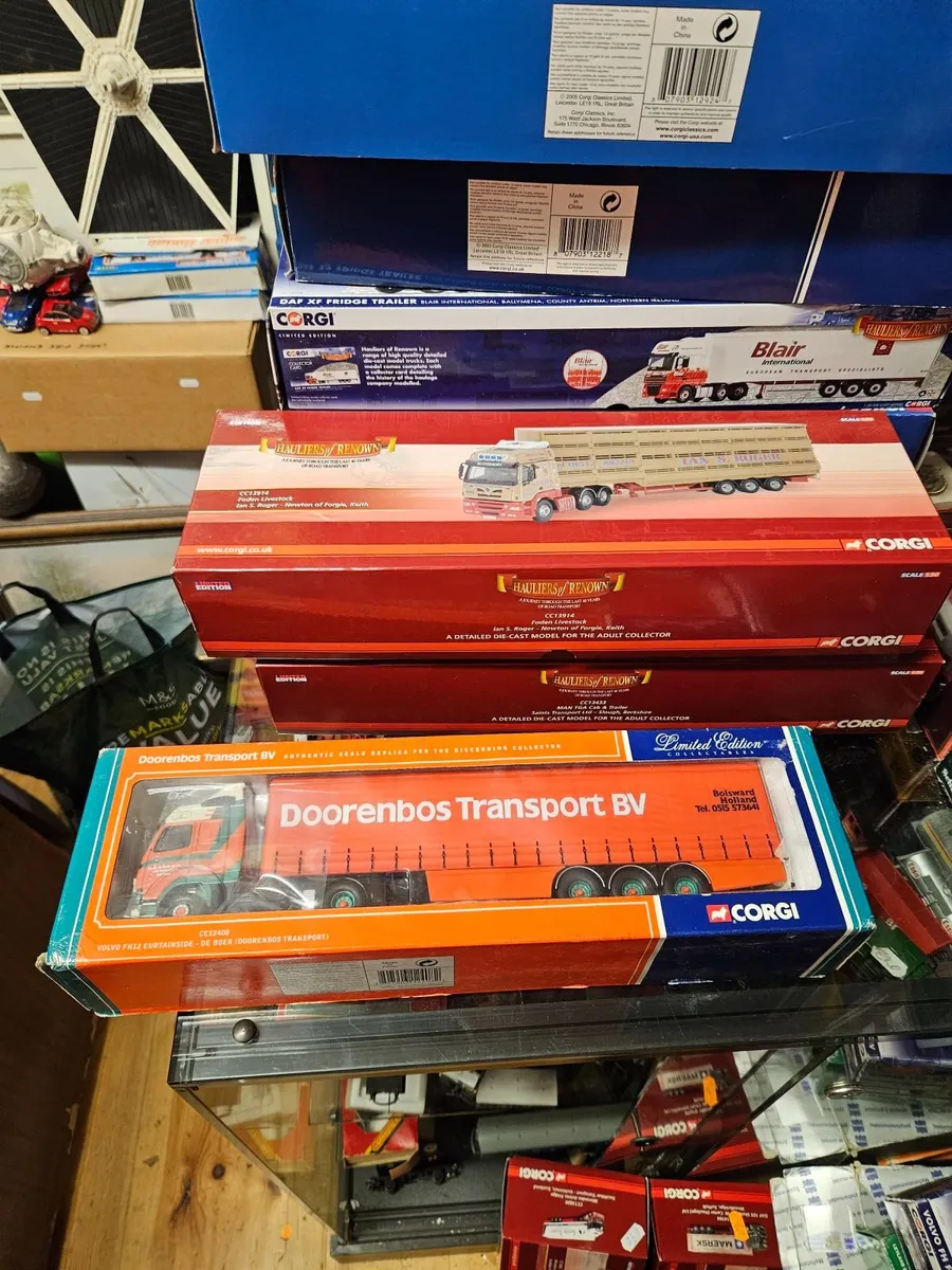 Corgi Volvo Tractor Unit and Trailer 1.50 - Image 1