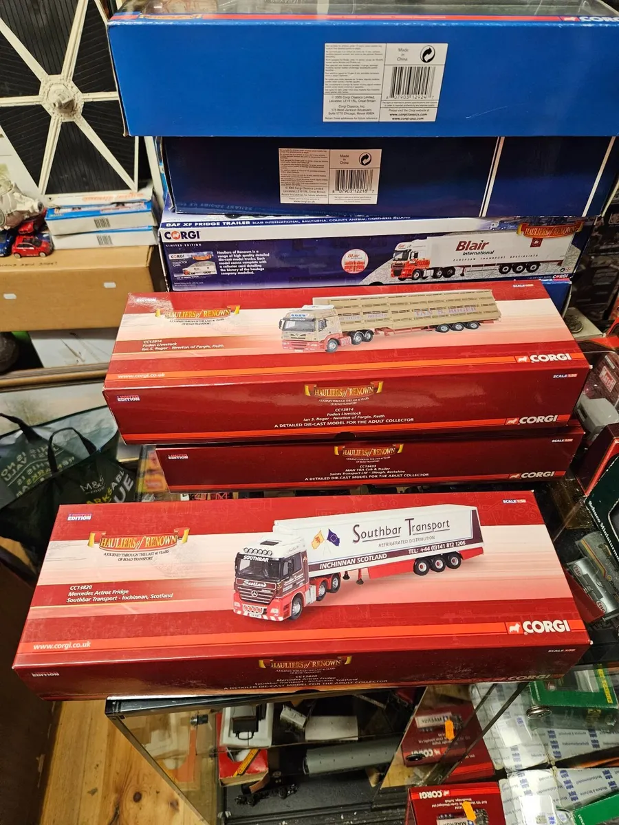 Corgi Mercedes Tractor Unit and Trailer 1.50 - Image 1