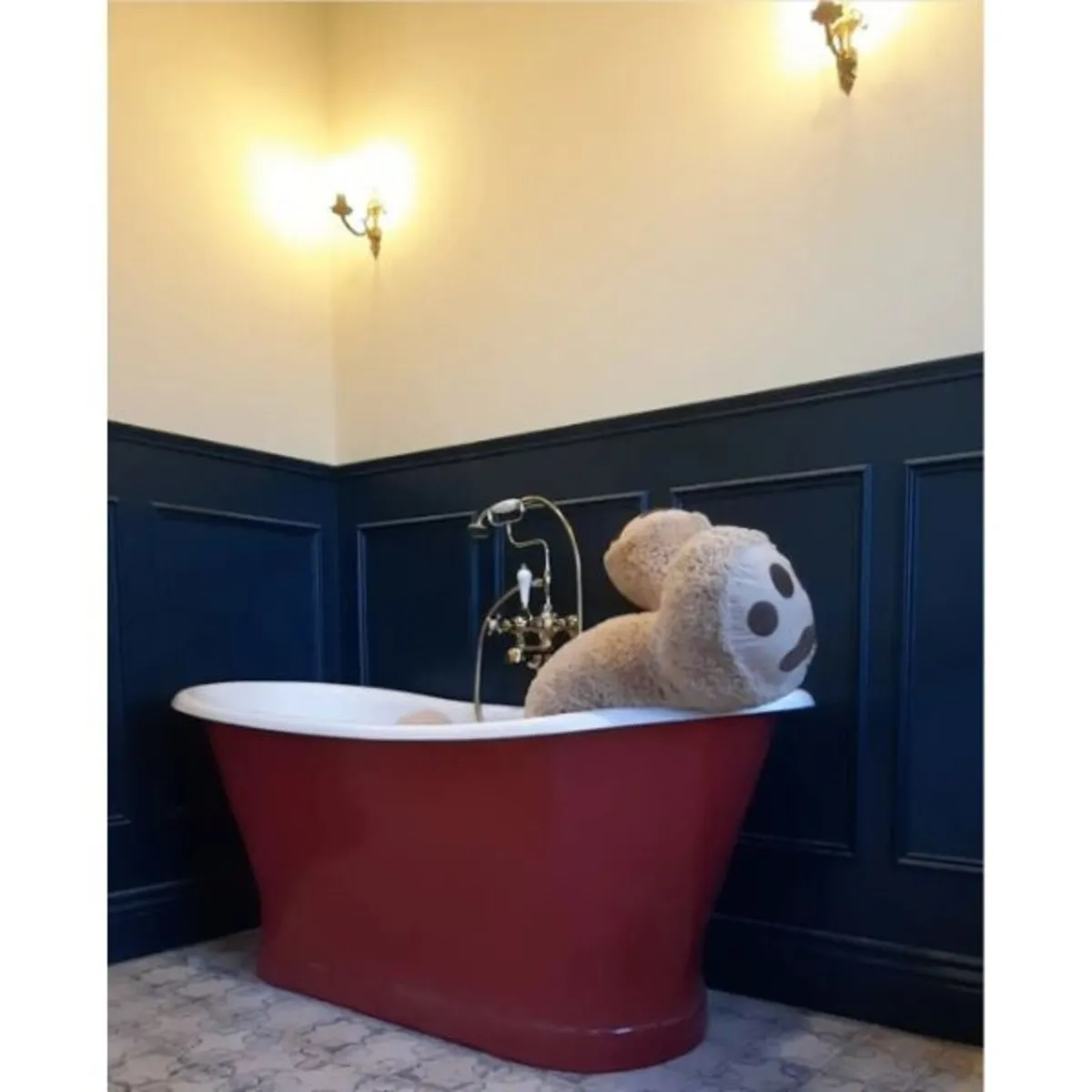 Lyon Cast Iron Bath - Image 3