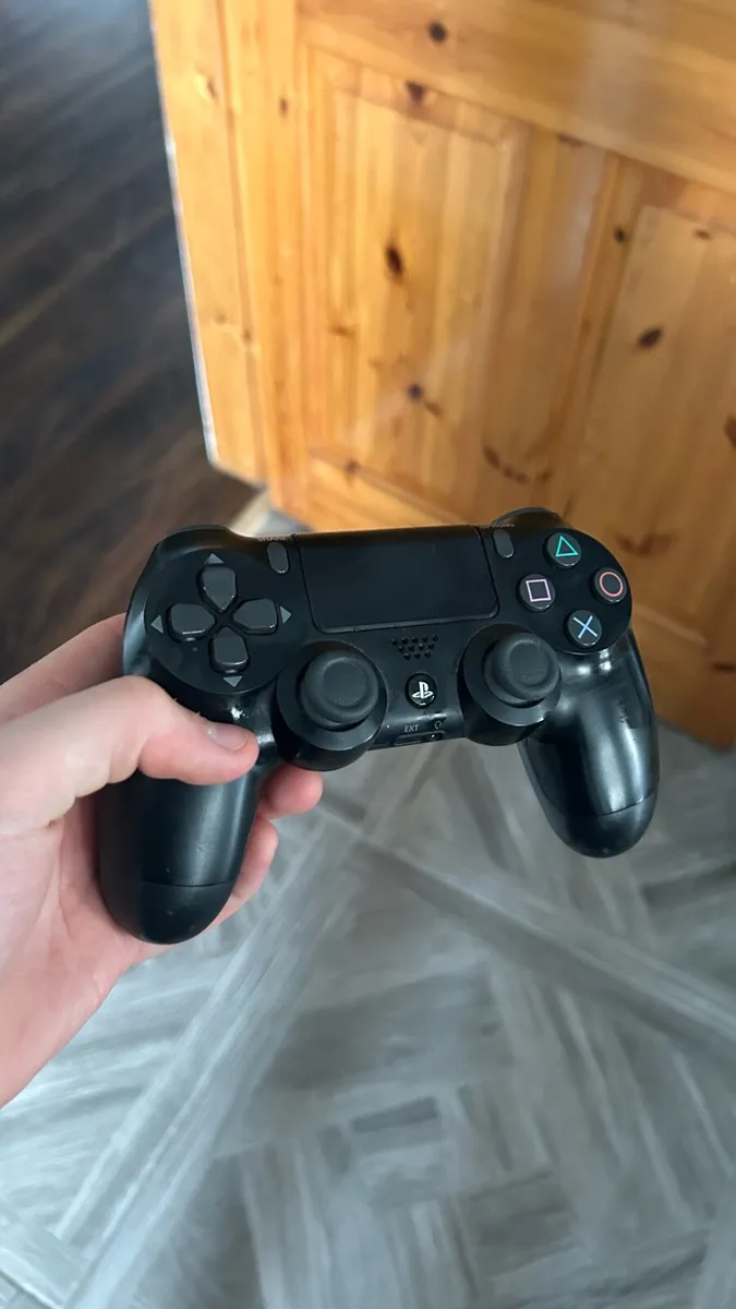 PS4 slim PlayStation 4 console 1tb +controller - Image 2
