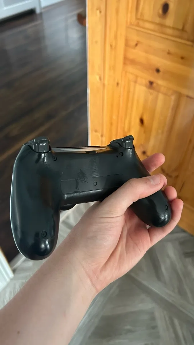 PS4 slim PlayStation 4 console 1tb +controller - Image 3