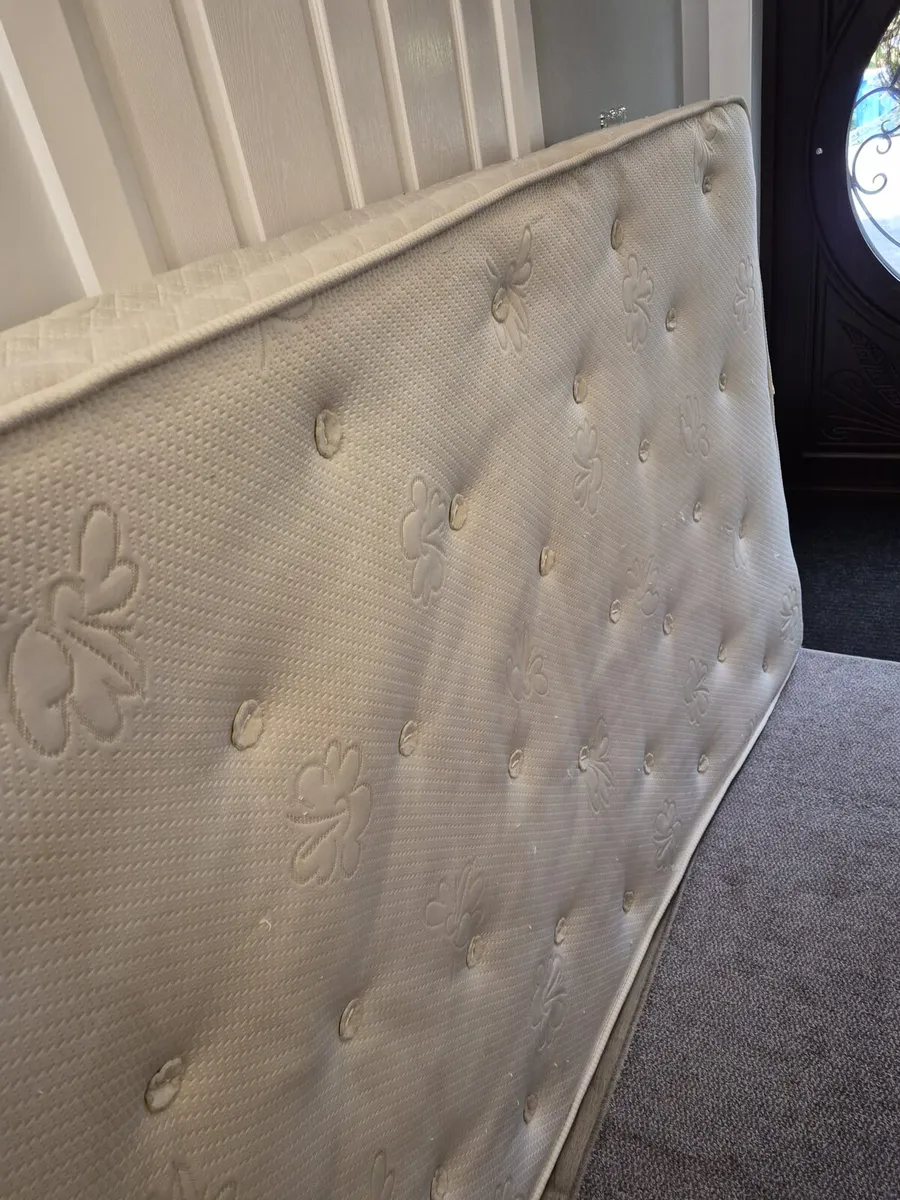 Mattress 4inch size Free - Image 1