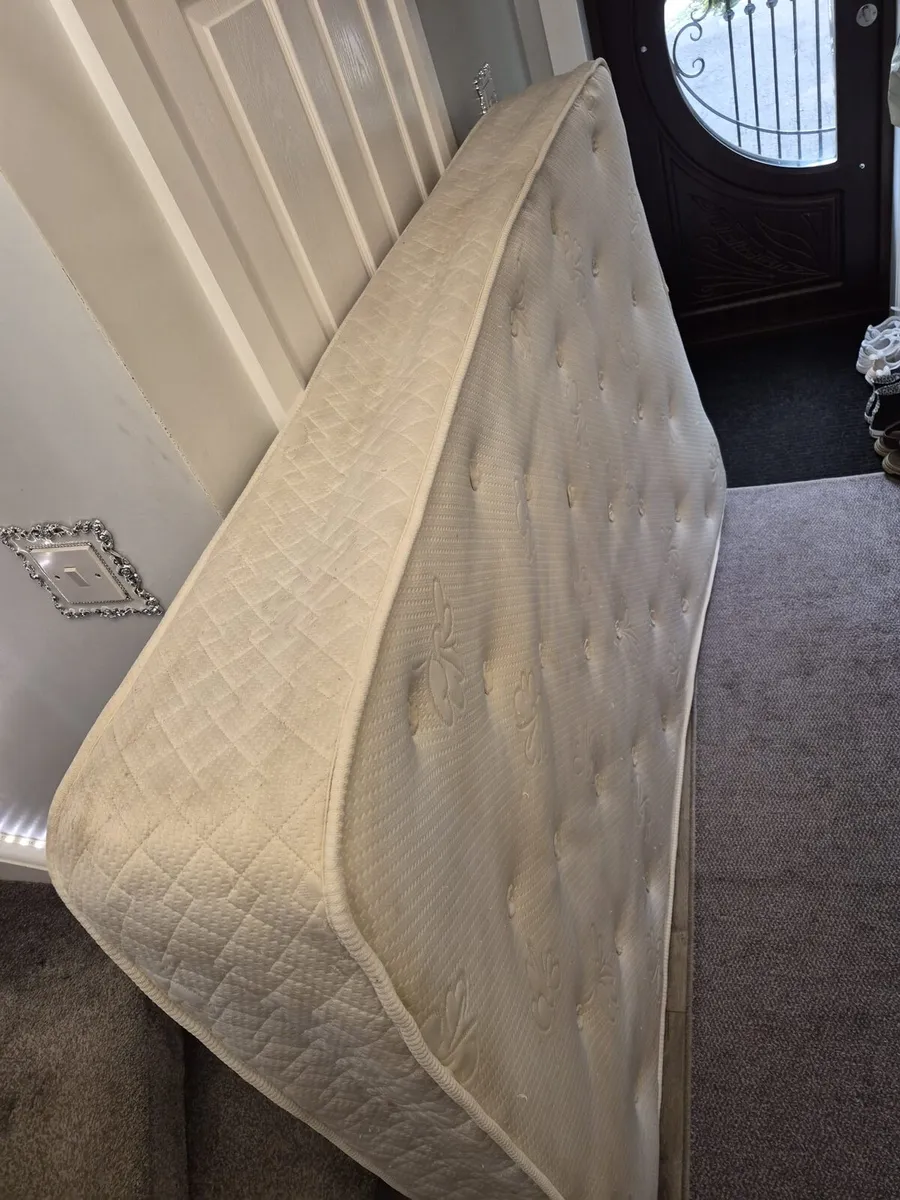 Mattress 4inch size Free - Image 3