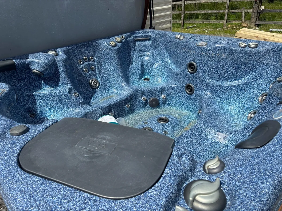 Vita Spa Hot Tub - Image 2