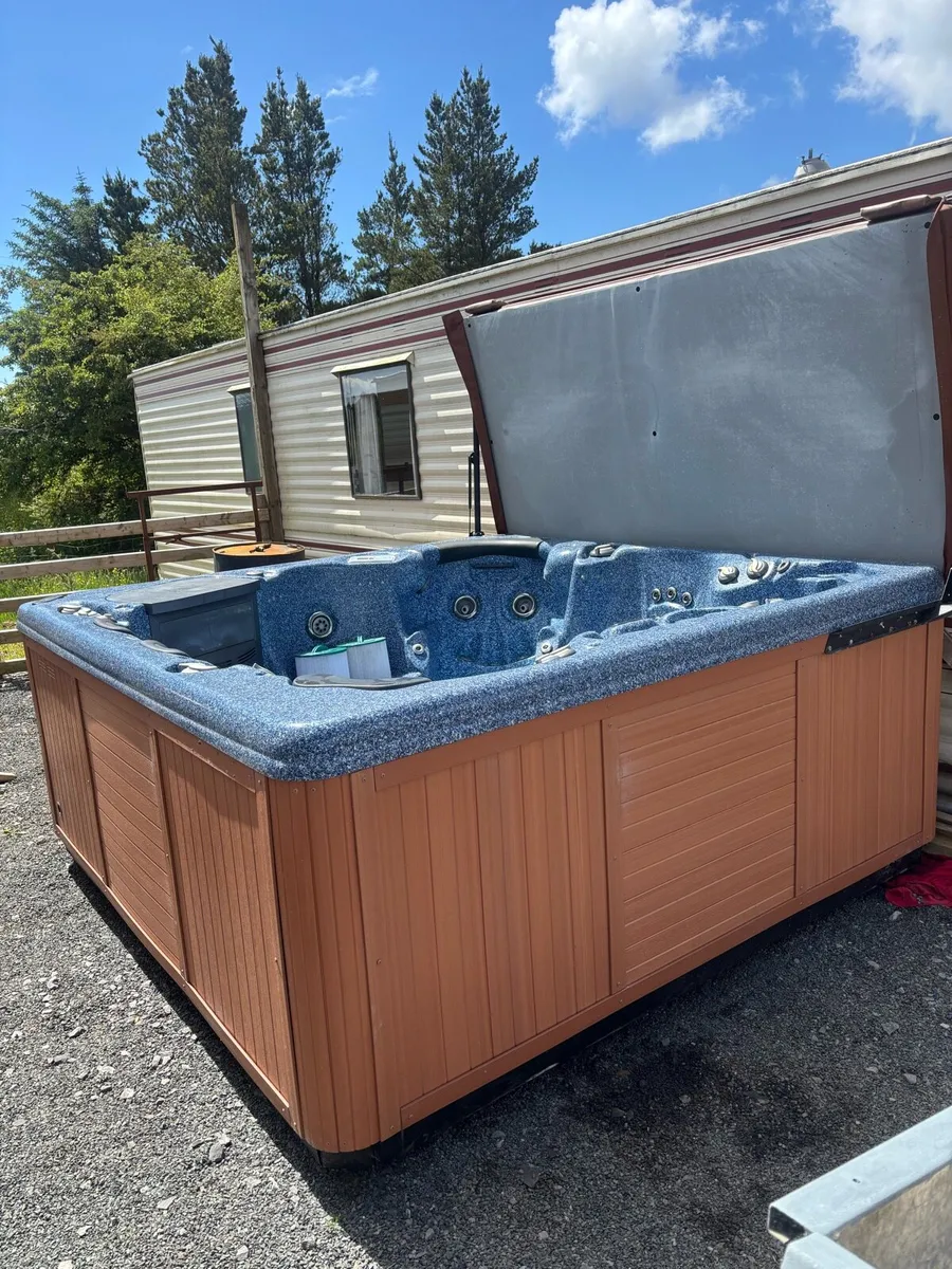 Vita Spa Hot Tub - Image 3