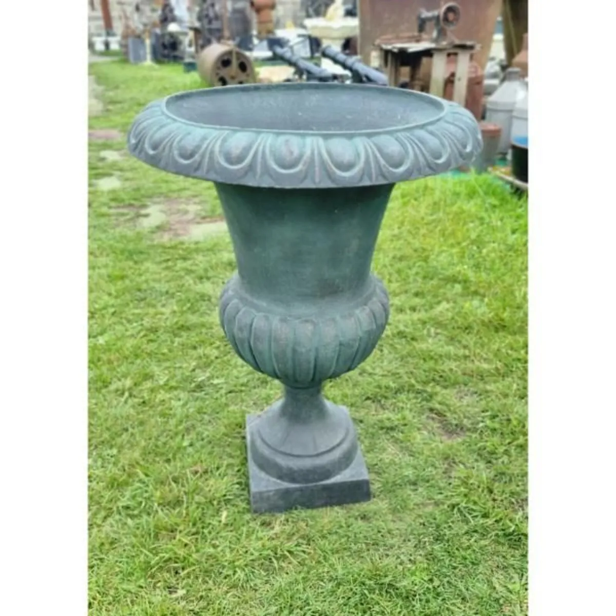 Urn Large Cast Iron CH R S022A - Image 1