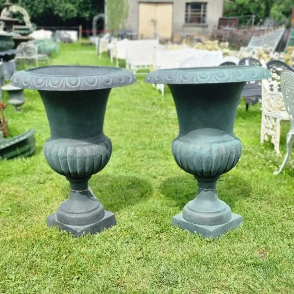 Urn Large Cast Iron CH R S022A - Image 2