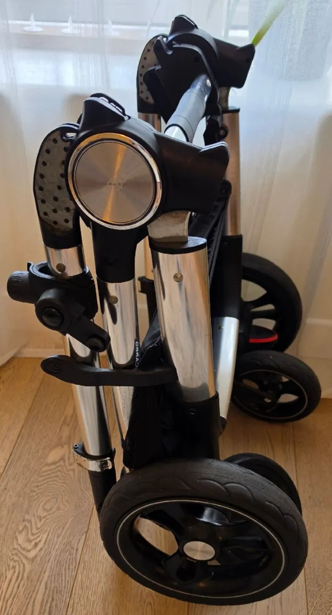 Mamas & Papas Ocarro Travel System with Cybex Aton - Image 2