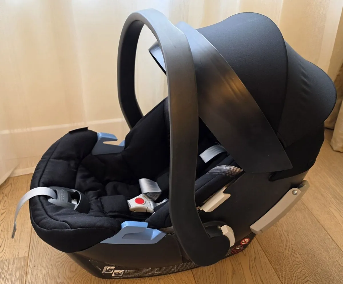 Mamas & Papas Ocarro Travel System with Cybex Aton - Image 4