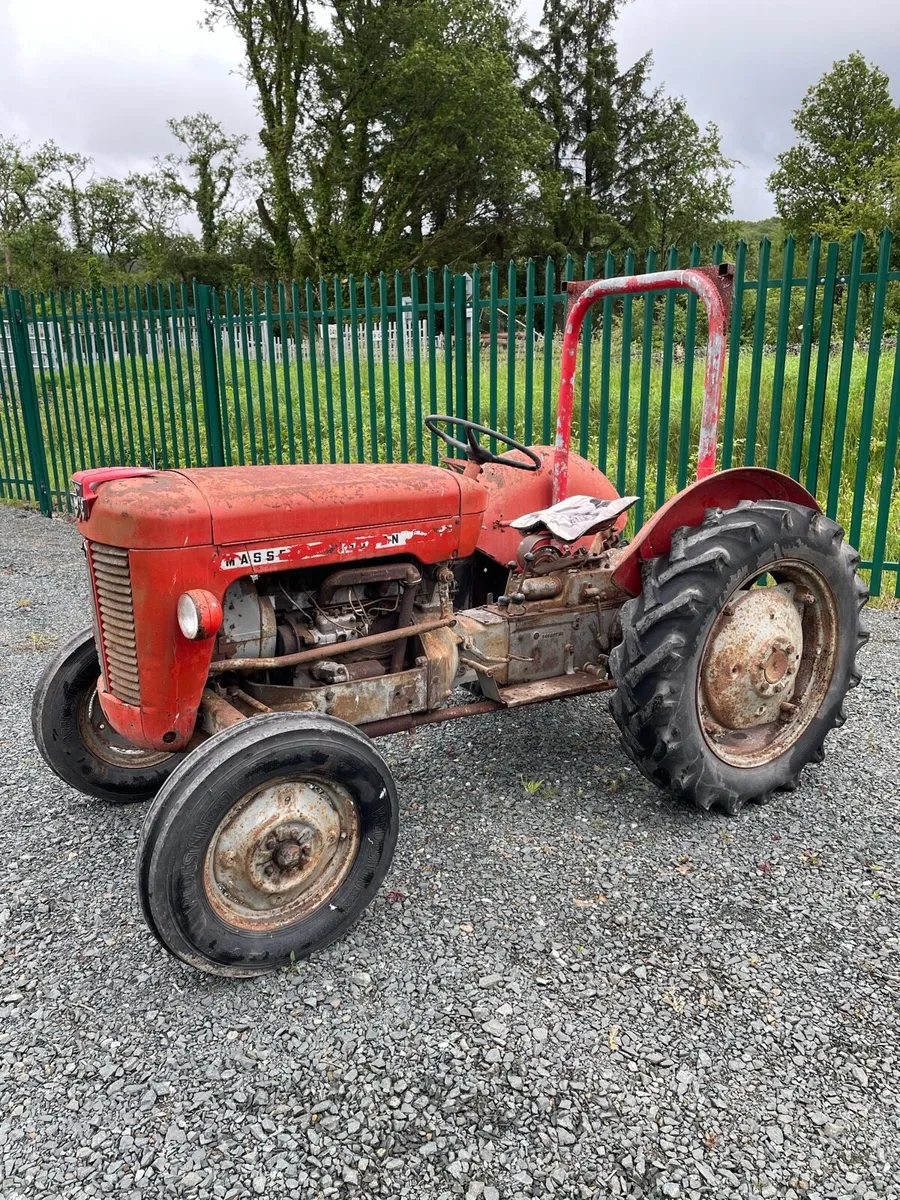 Massey Ferguson 25 & International B414 - Image 1