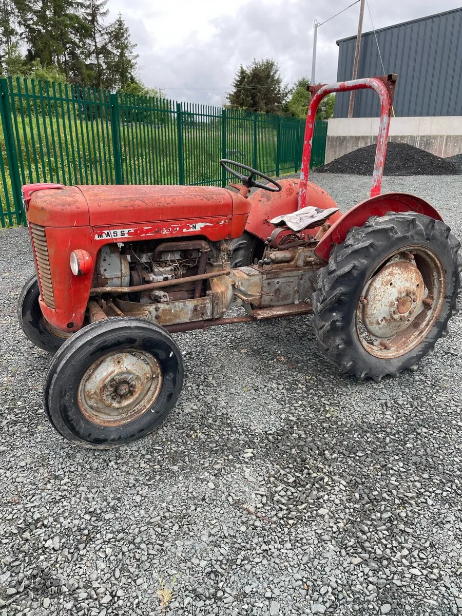 Massey Ferguson 25 & International B414 - Image 3