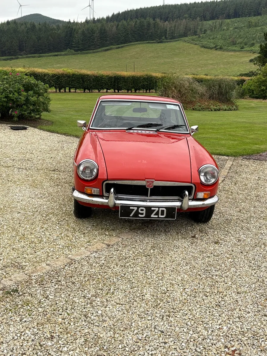 Vintage car - Image 1