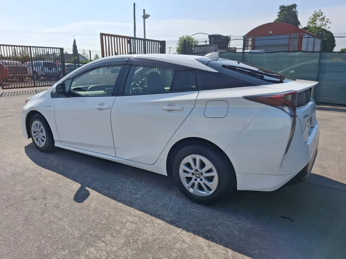 172 Toyota Prius Hybrid - Image 4