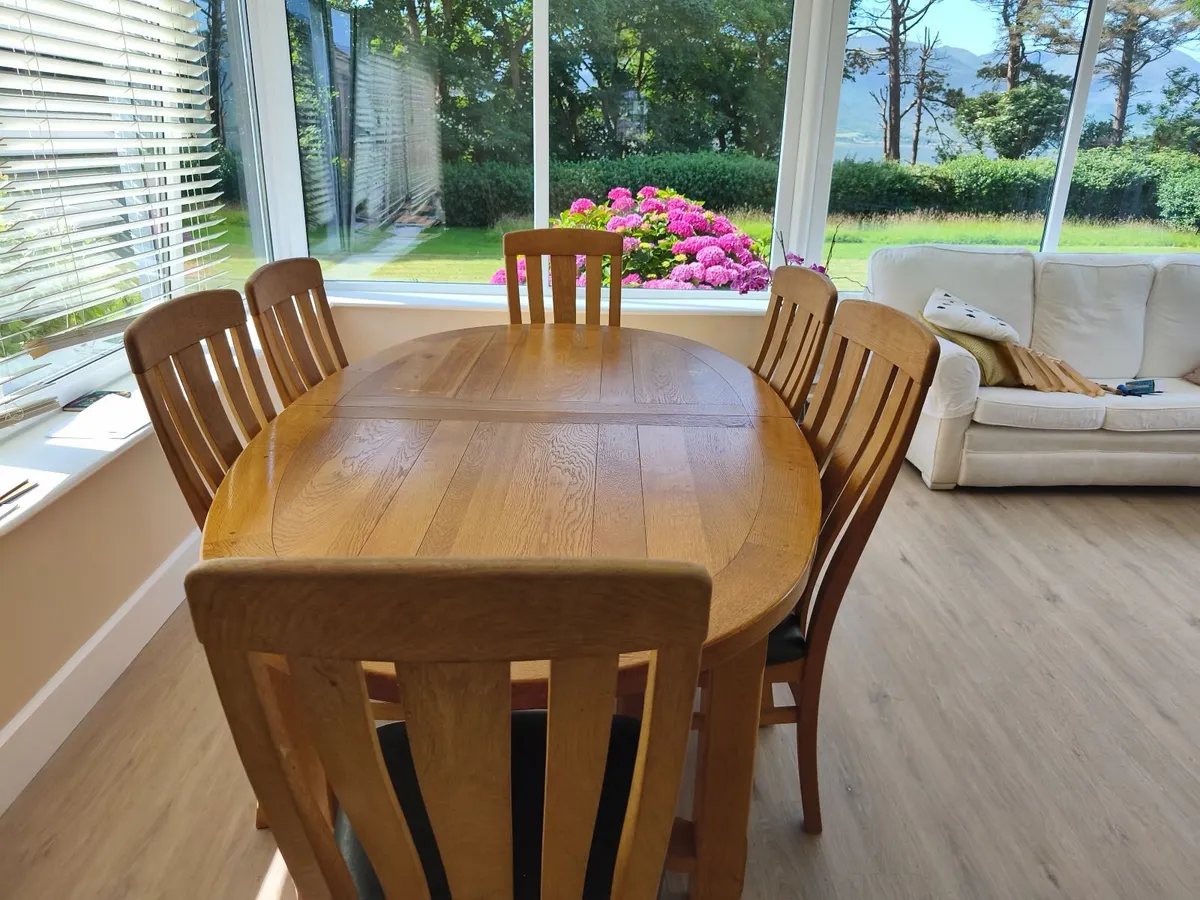 Dining table and chairs - Image 1