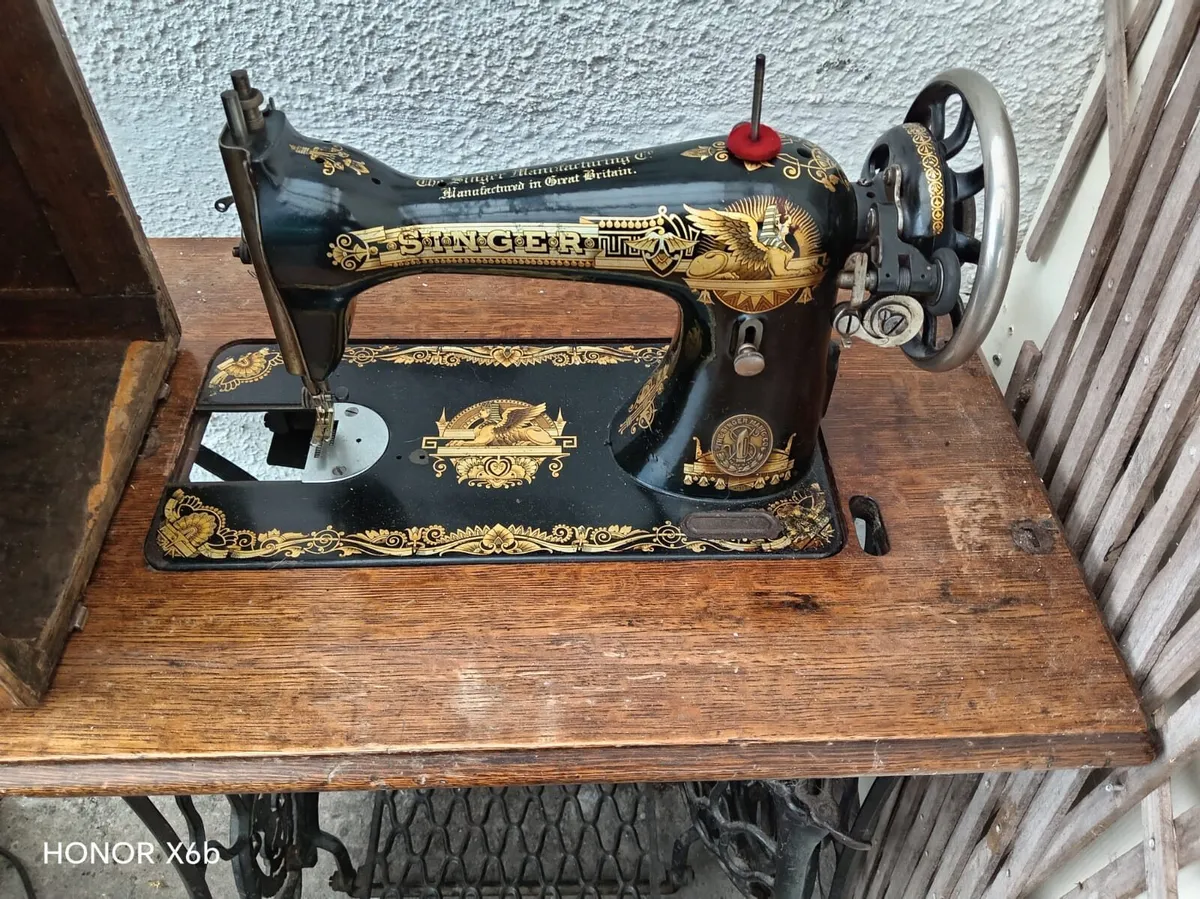 Vintage Singer Treadle Sewing Machine - Image 2