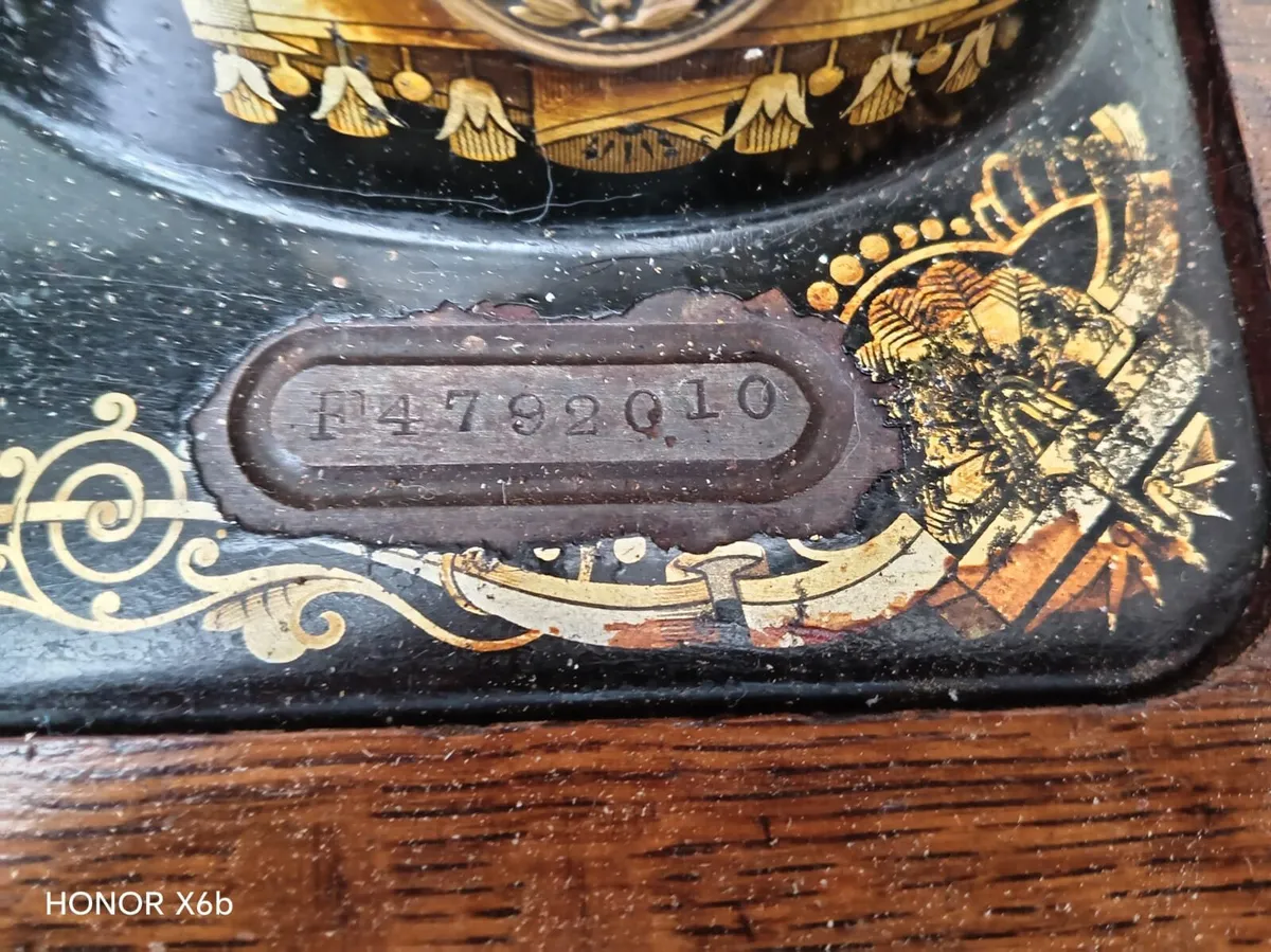 Vintage Singer Treadle Sewing Machine - Image 3