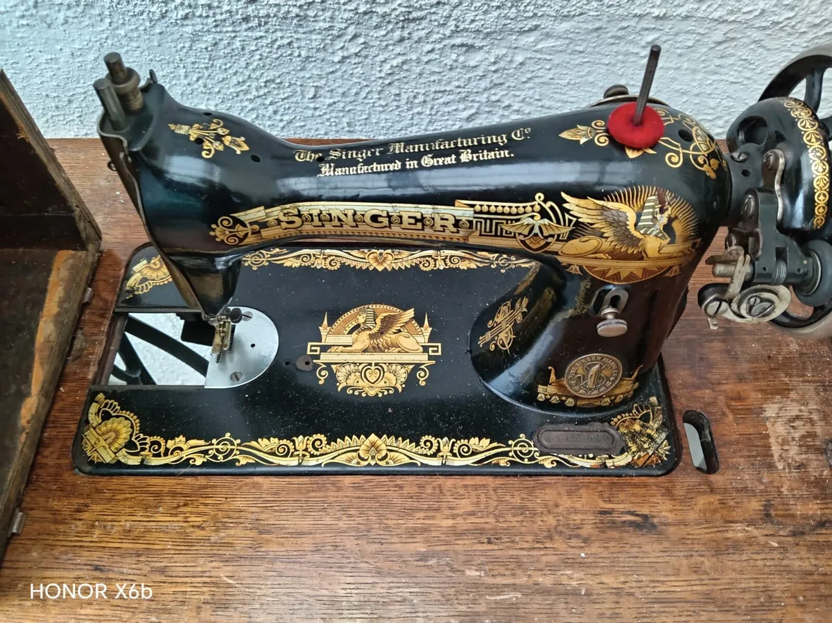 Vintage Singer Treadle Sewing Machine - Image 4