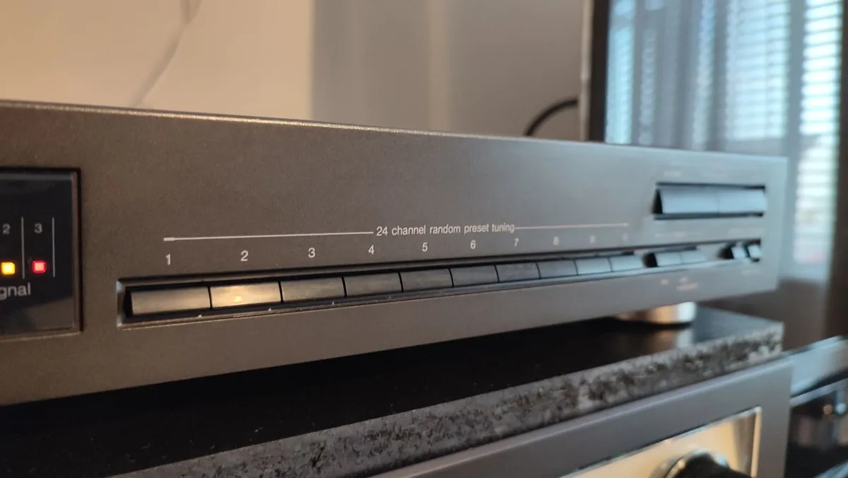 Technics ST-610 Quartz Synthesizer FM Stereo Tuner - Image 3