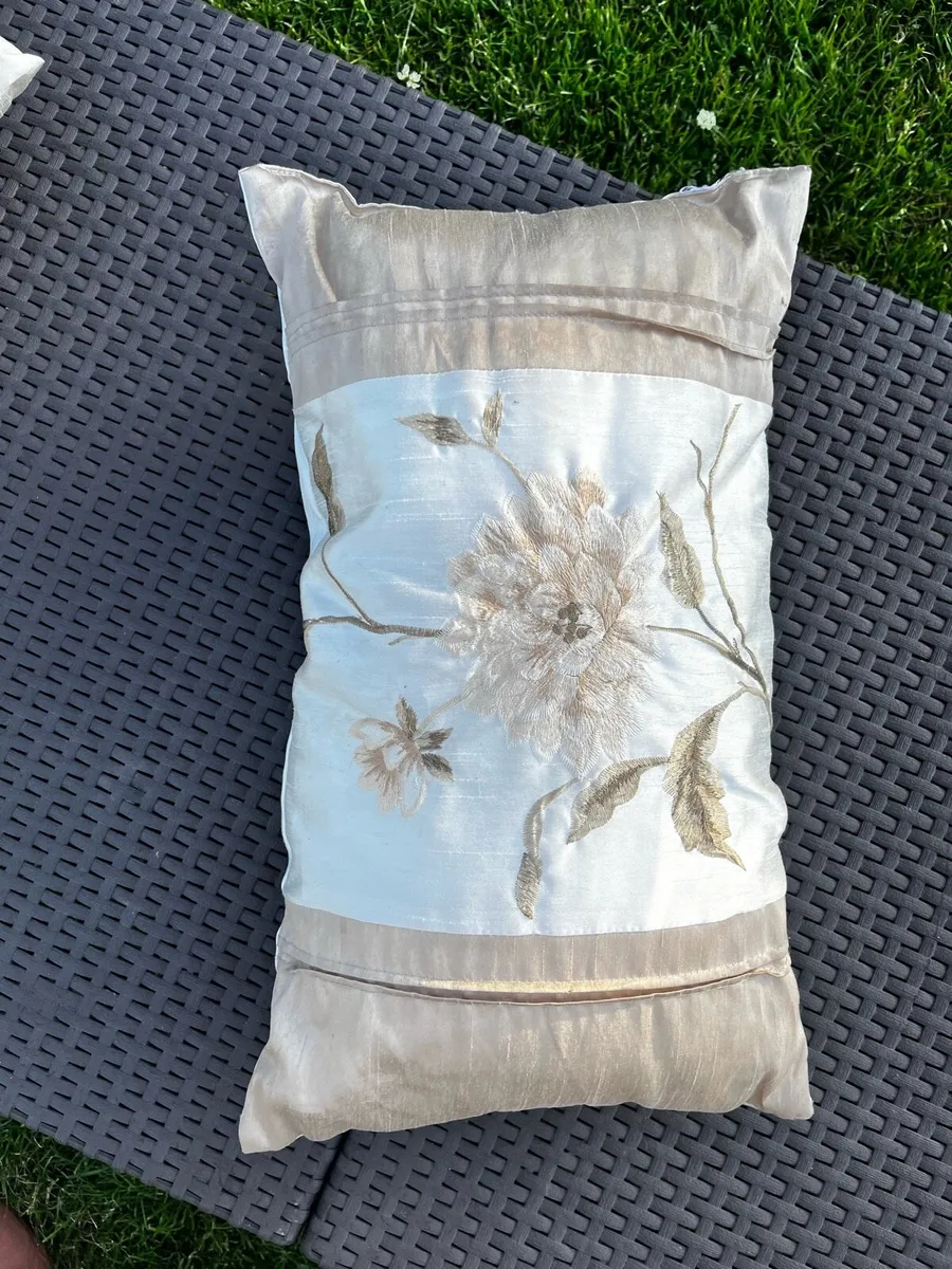 3 lovely scatter cushion - Image 4