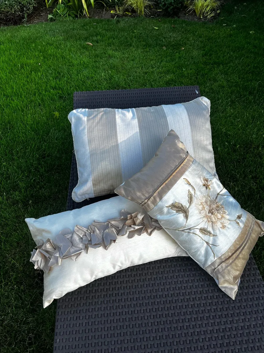 3 lovely scatter cushion - Image 1