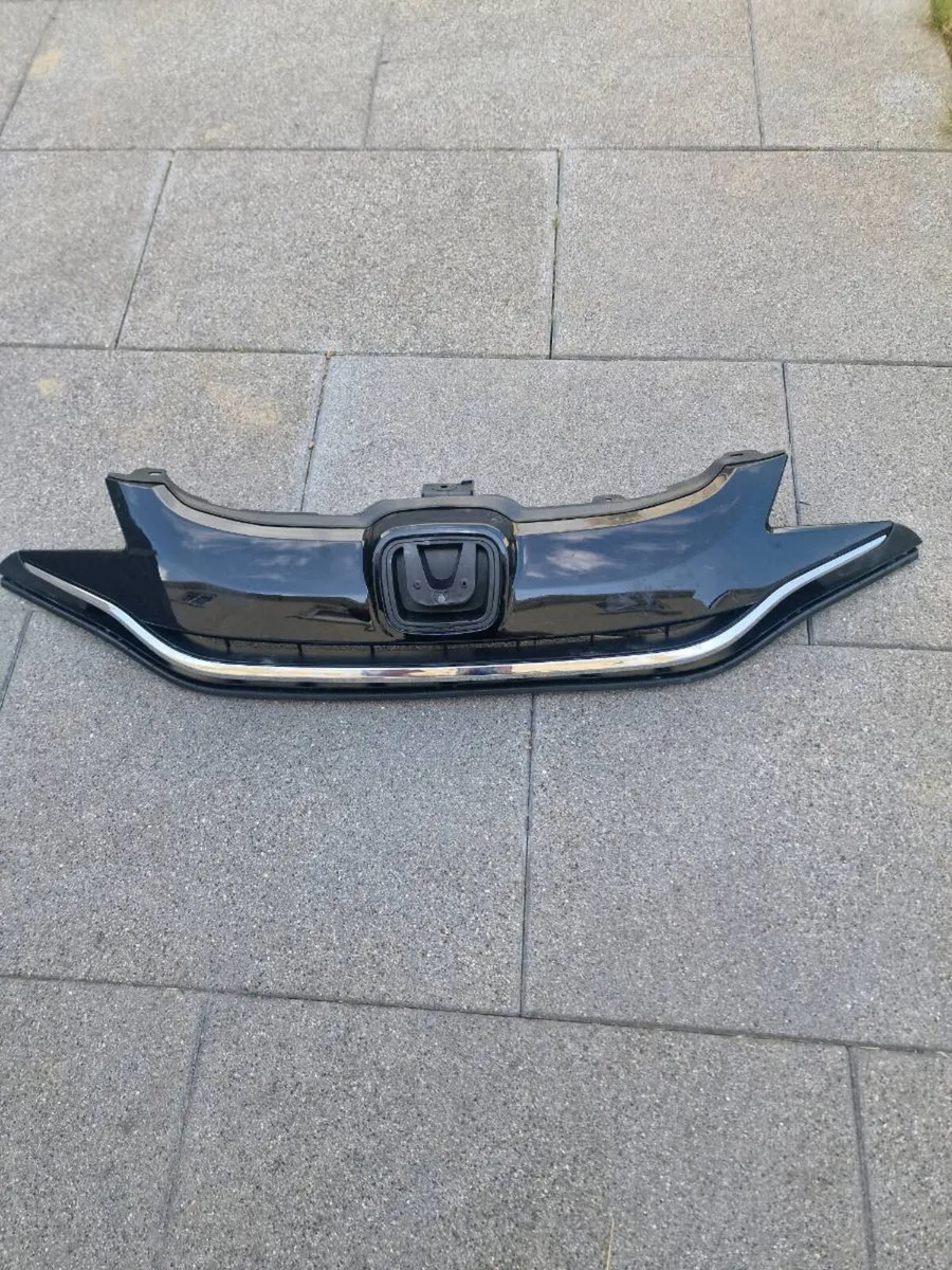 front upper grille from a third-generation  Honda - Image 2