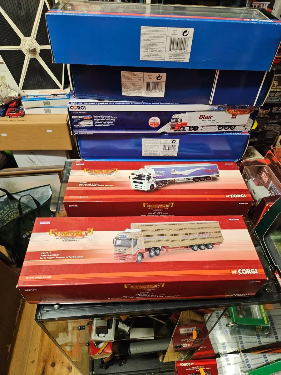 Corgi Foden Tractor Unit and Trailer 1.50 - Image 1