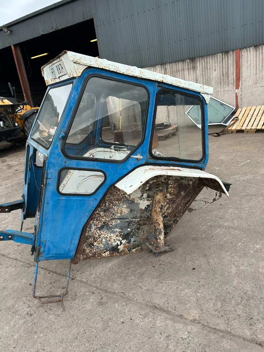 Ford 4000 / 4600 Safety Cab - Image 2