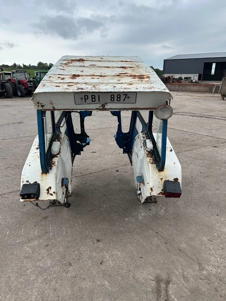 Ford 4000 / 4600 Safety Cab - Image 4
