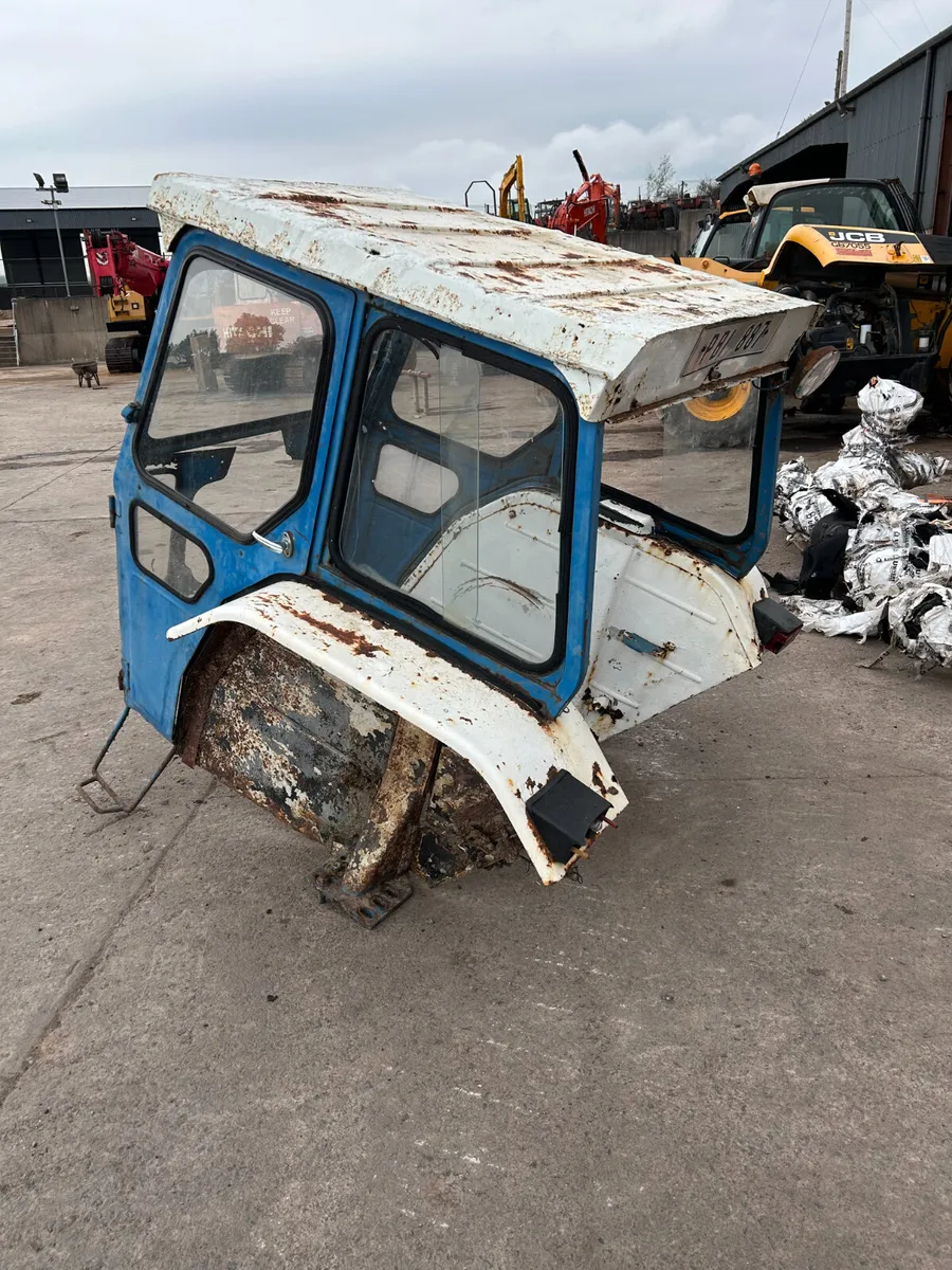 Ford 4000 / 4600 Safety Cab - Image 3