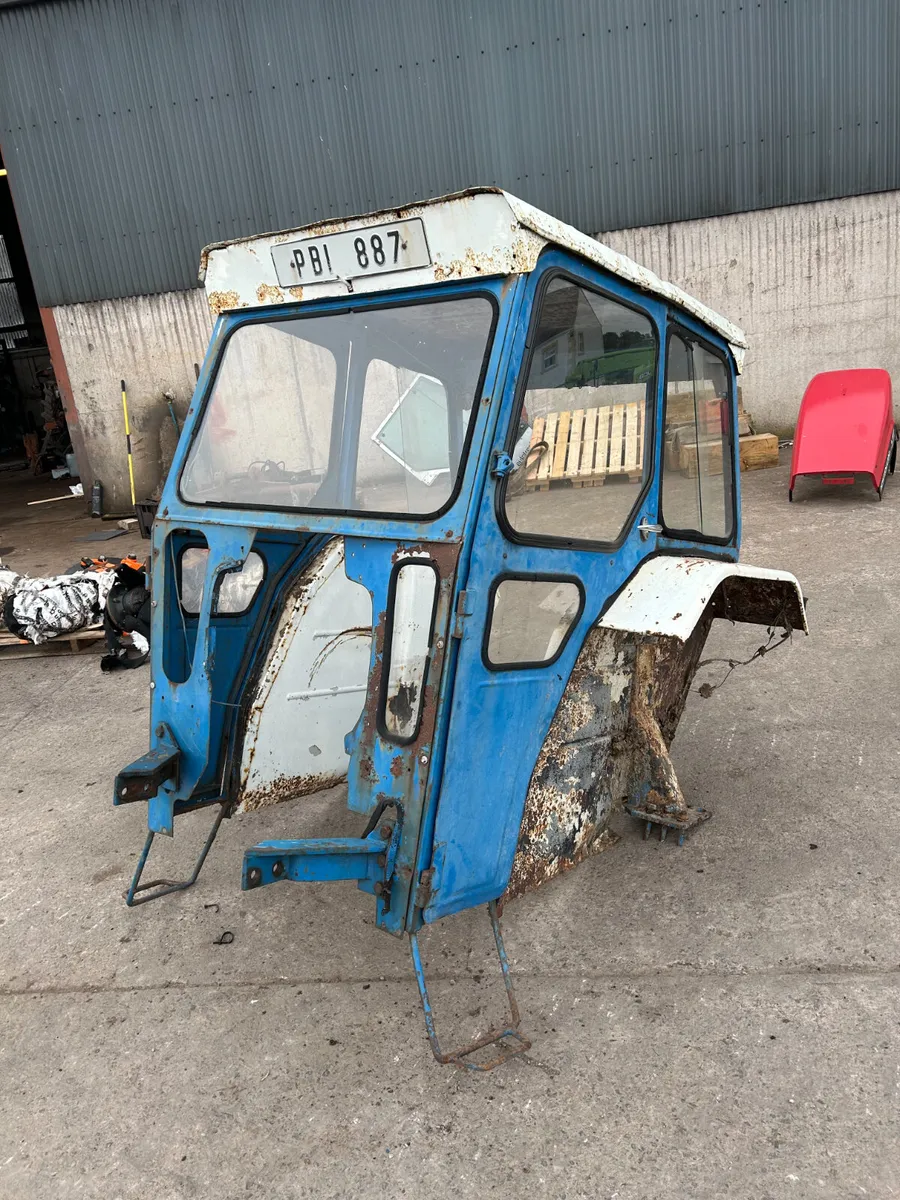 Ford 4000 / 4600 Safety Cab - Image 1