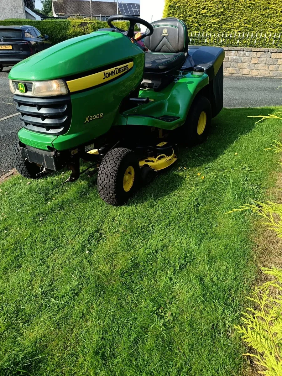 John derre commercial grade ride on lawnmower - Image 3