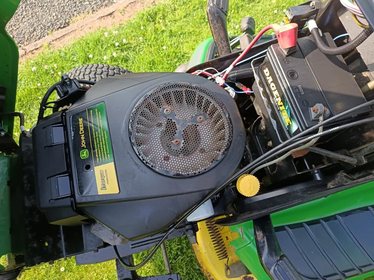 John derre commercial grade ride on lawnmower - Image 2