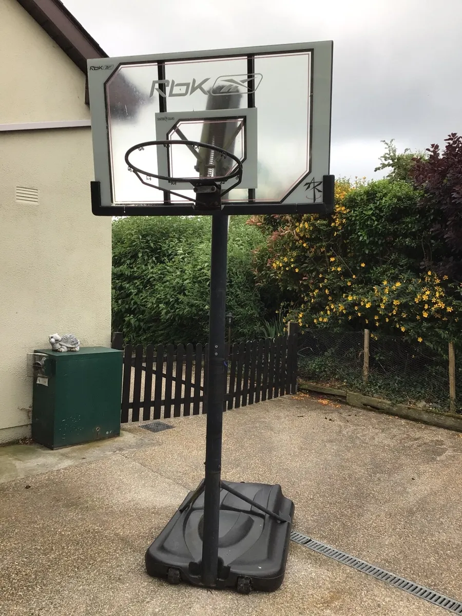 Basketball hoop/stand