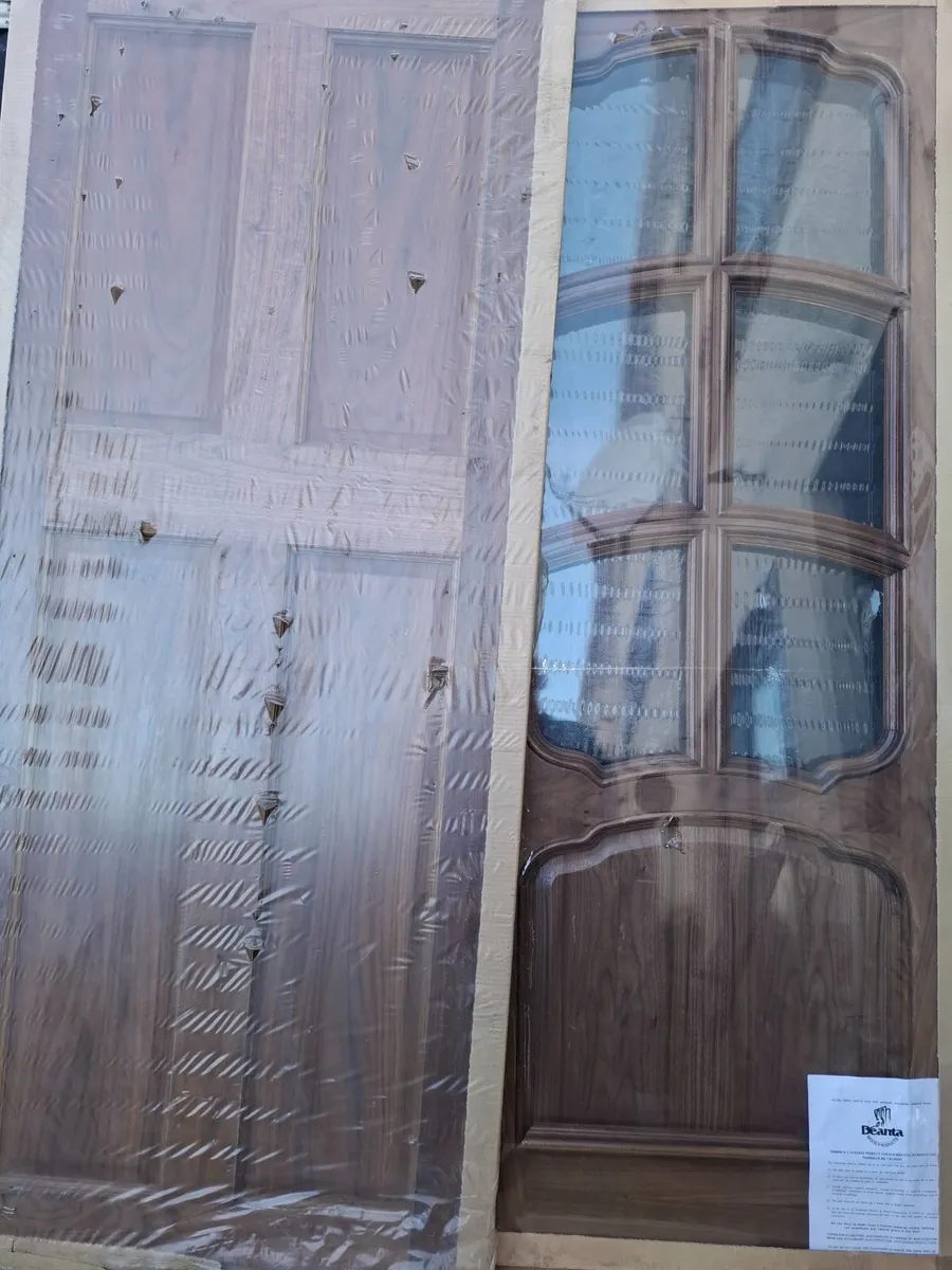 Deanta door. Walnut. Solid. - Image 1