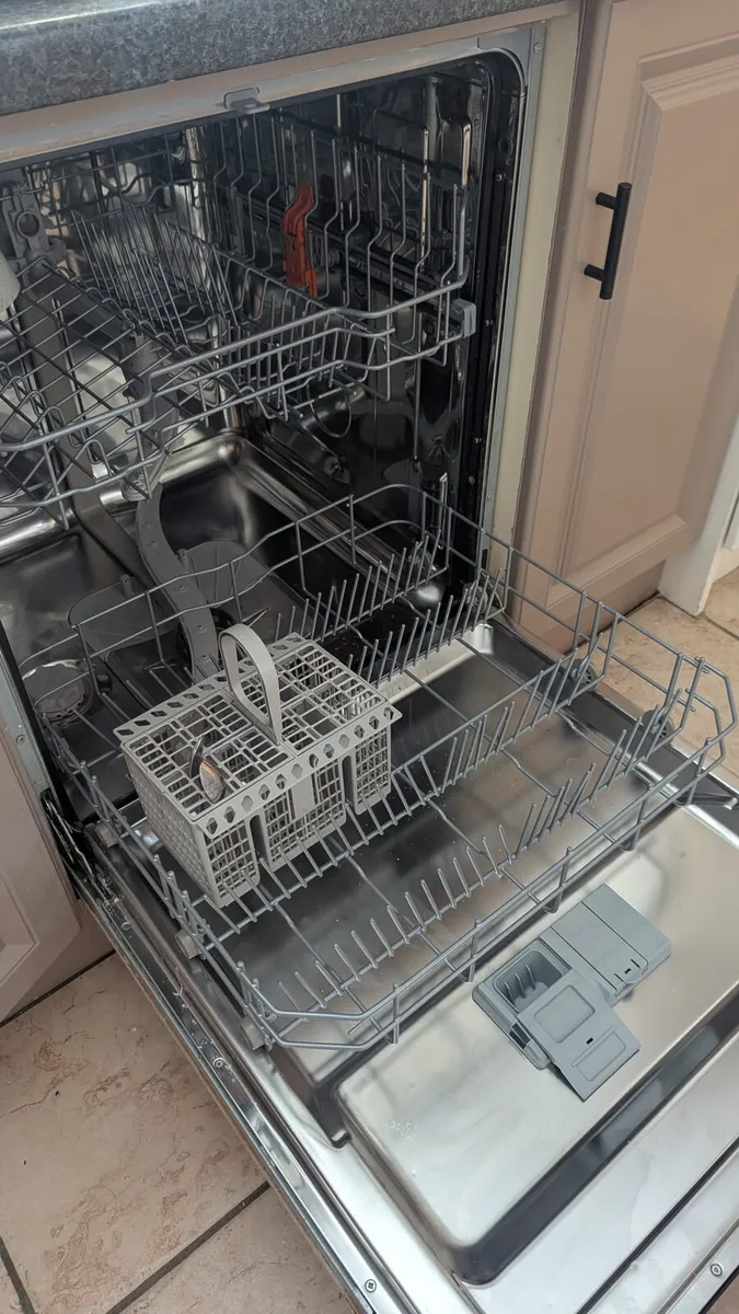 Hotpoint Semi Intergrated Dishwasher - Image 2