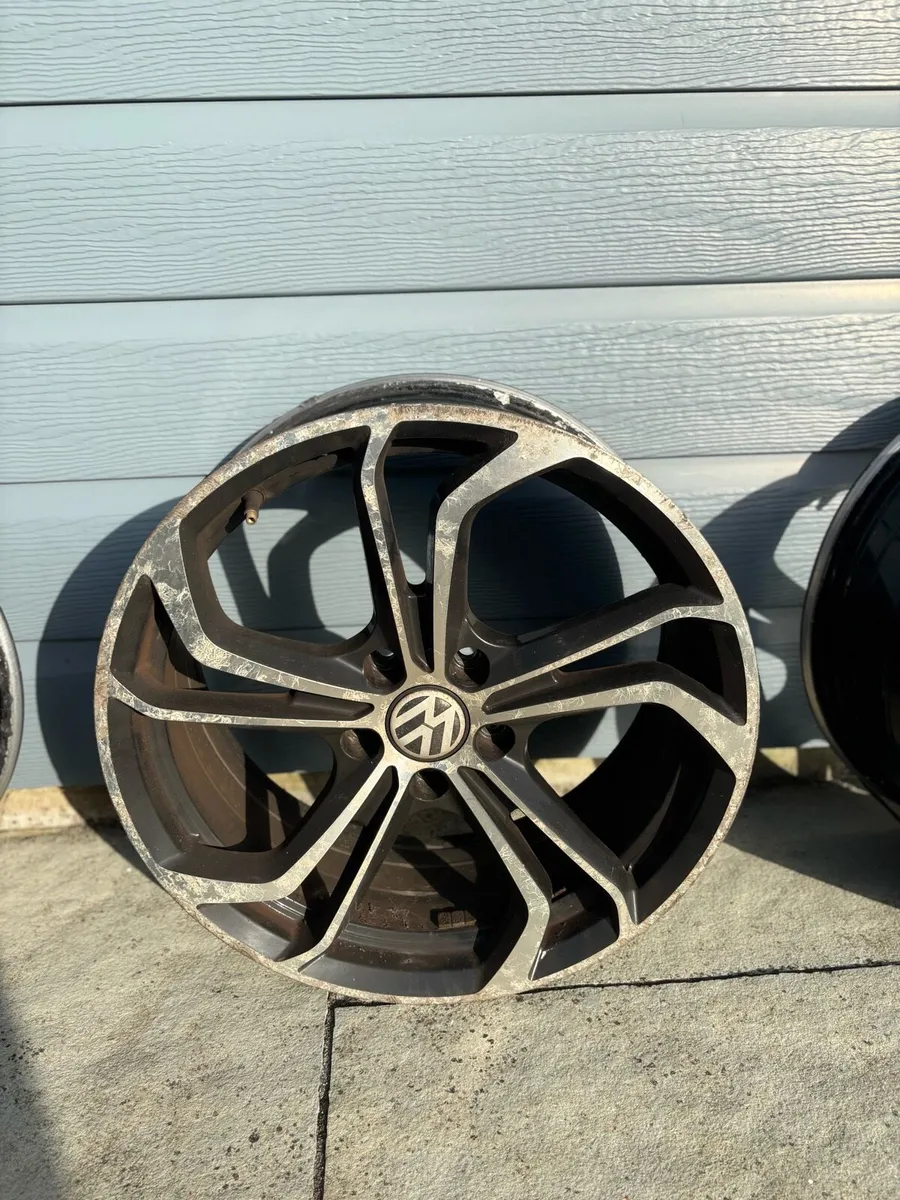 19” Alloy Wheels – Set of 4 (1 Cracked) - Image 3