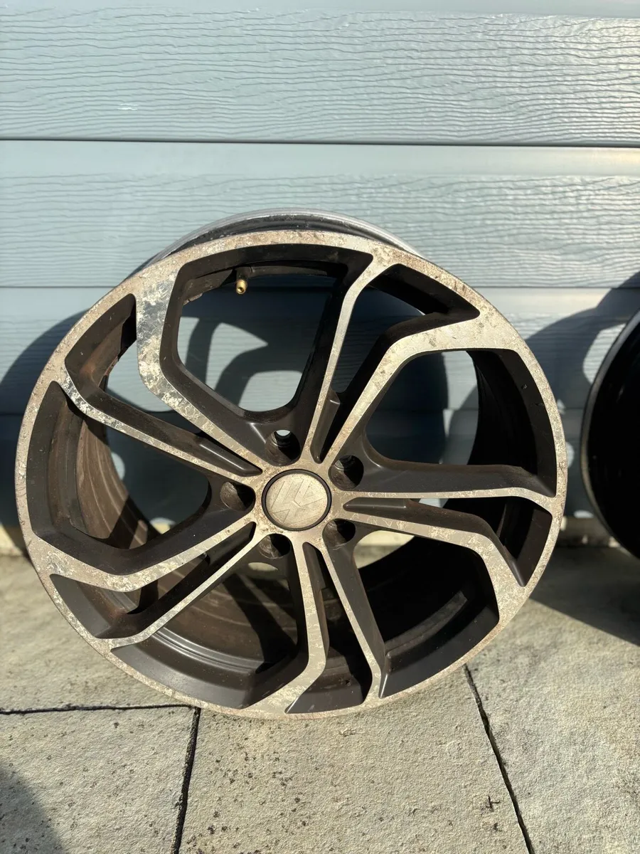19” Alloy Wheels – Set of 4 (1 Cracked) - Image 4