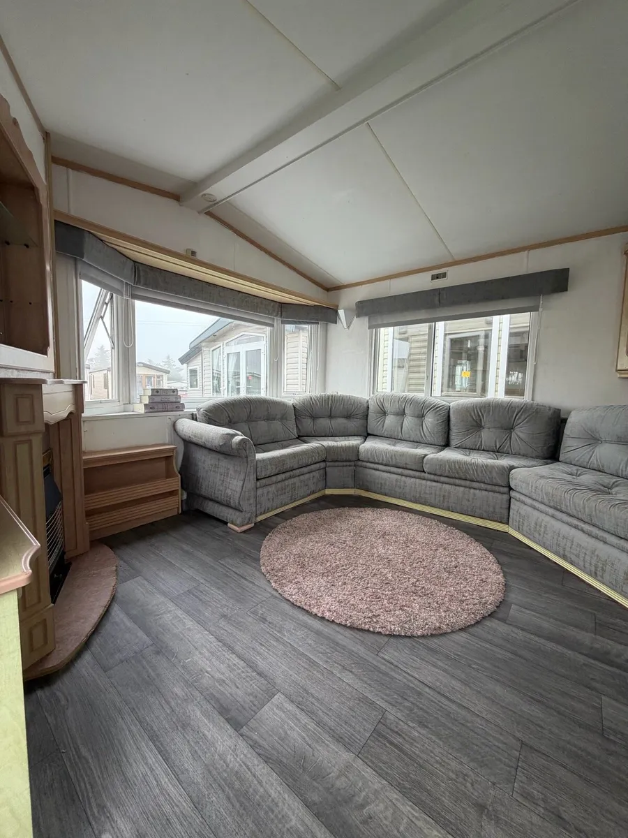 Willerby Lyndhurst 37 x 12 x 3 Bedroom - Image 2