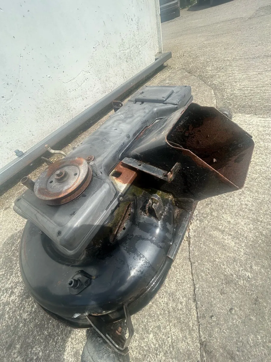 Castle garden ridon mower deck 40” twin blades - Image 3