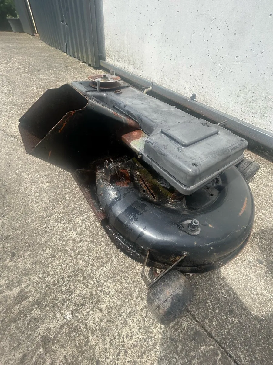 Castle garden ridon mower deck 40” twin blades - Image 2