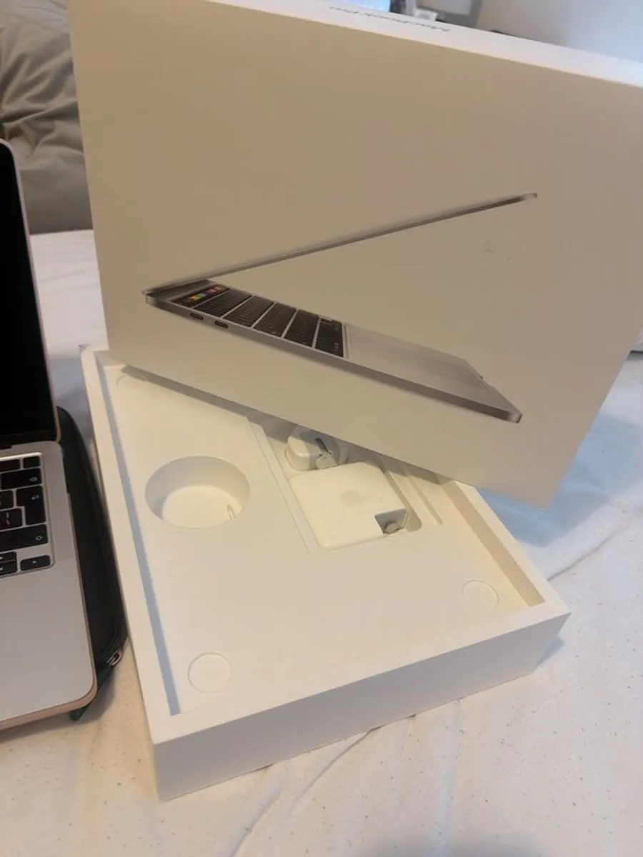 macbook 13 touch ID - Image 1
