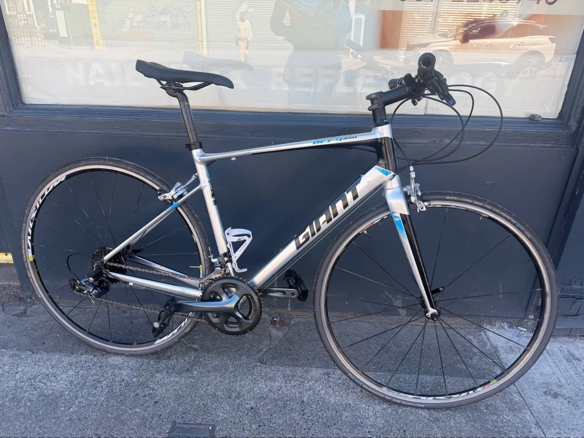 Giant Defy ❗️Open 7 days of the week ❗️ - Image 1