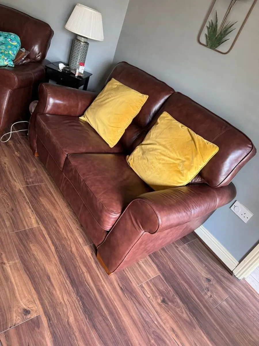 2 seater leather couches - Image 3