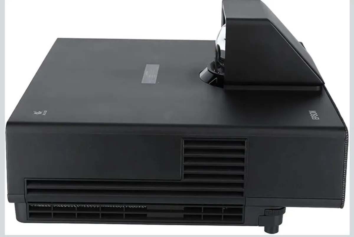 Epson 4k PRO-UHD ultra-short distance laser projector - Image 4