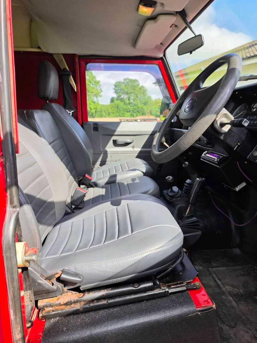 Land Rover Defender 90 - Image 4