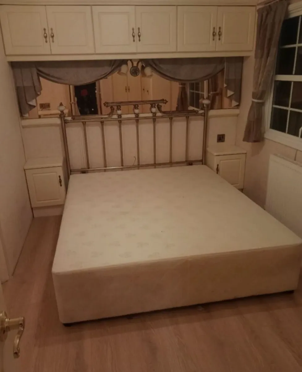 2 Bed Mobile Home 39X12ft - Image 3