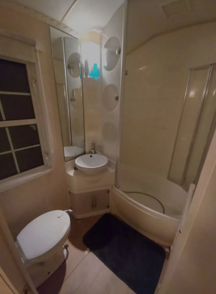2 Bed Mobile Home 39X12ft - Image 4